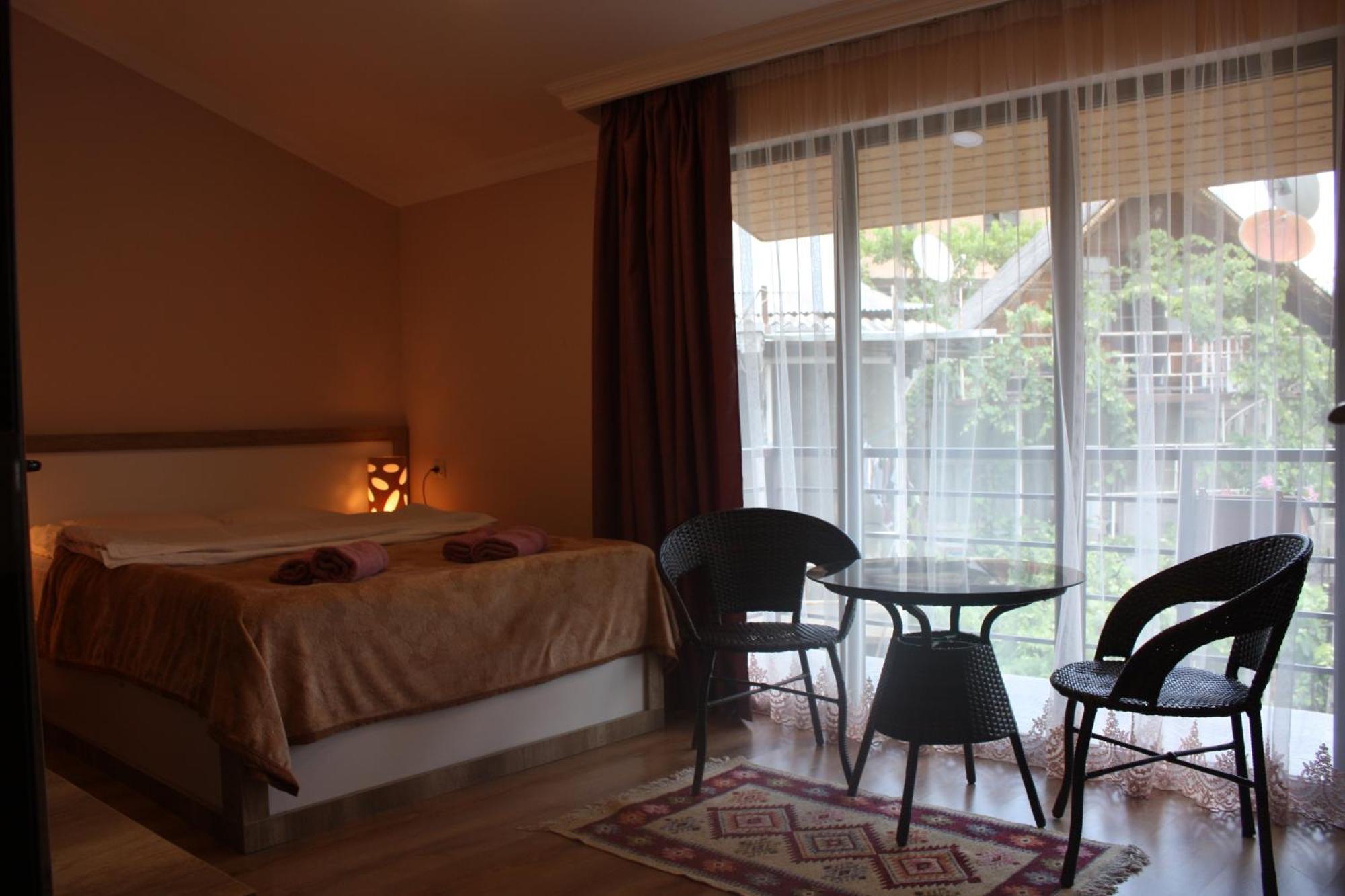 Hotel Sunny Days Боржоми Екстериор снимка