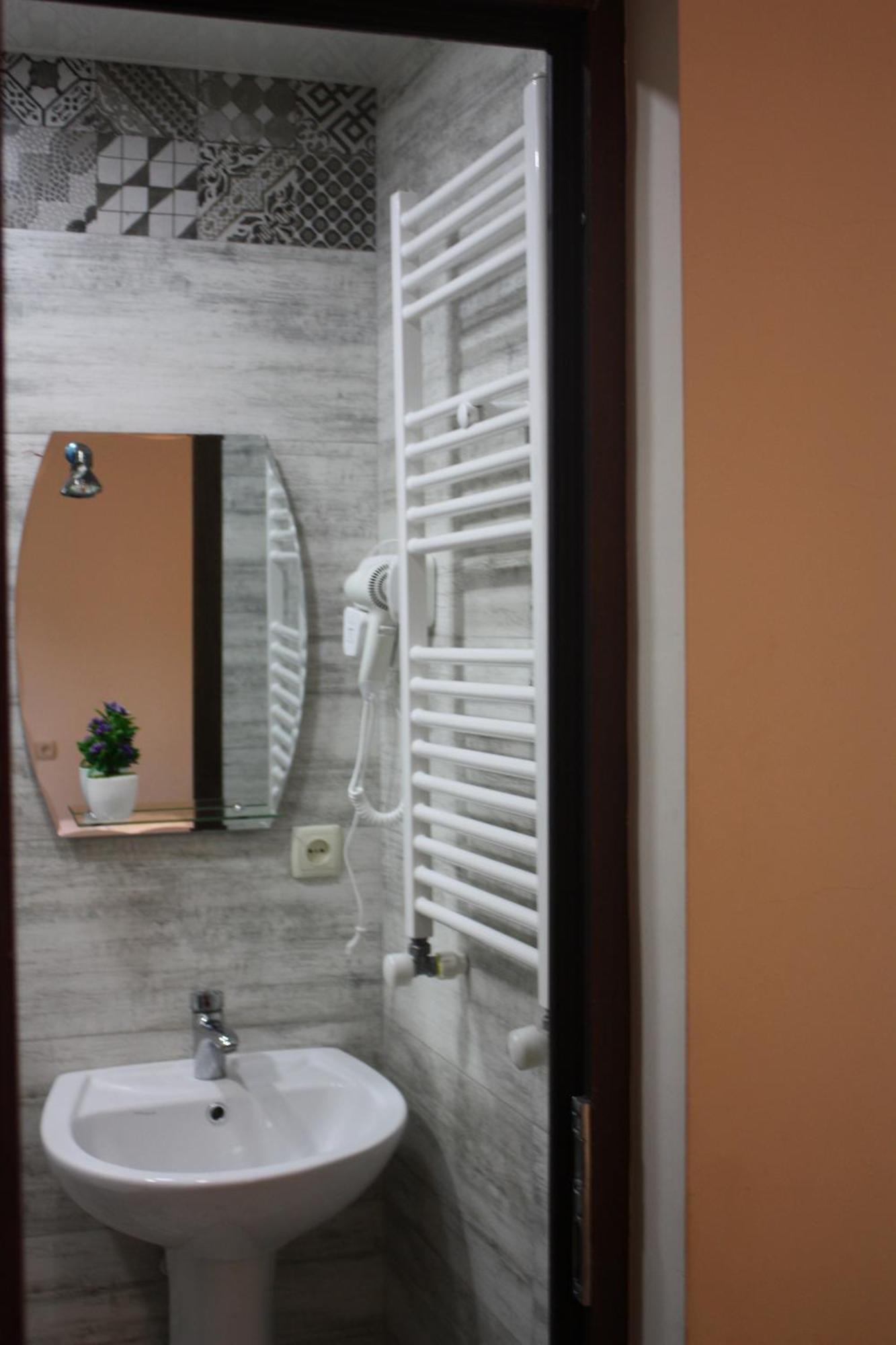 Hotel Sunny Days Боржоми Екстериор снимка