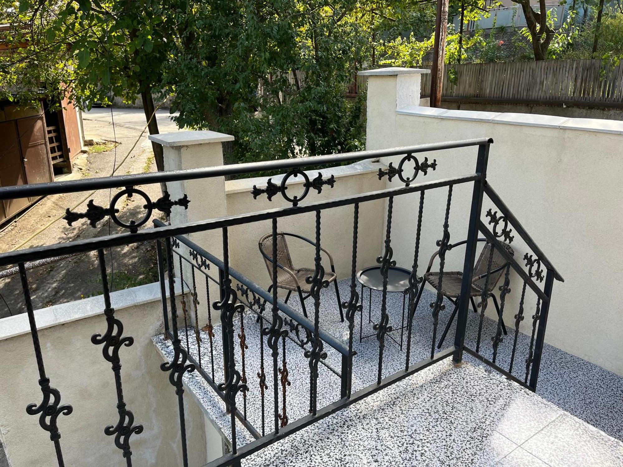 Hotel Sunny Days Боржоми Екстериор снимка